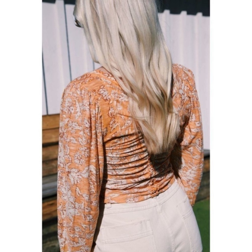 Free People Say The Word Top Blood Orange Floral Ruched Long Sleeve Blouse S NWT - Picture 9 of 11